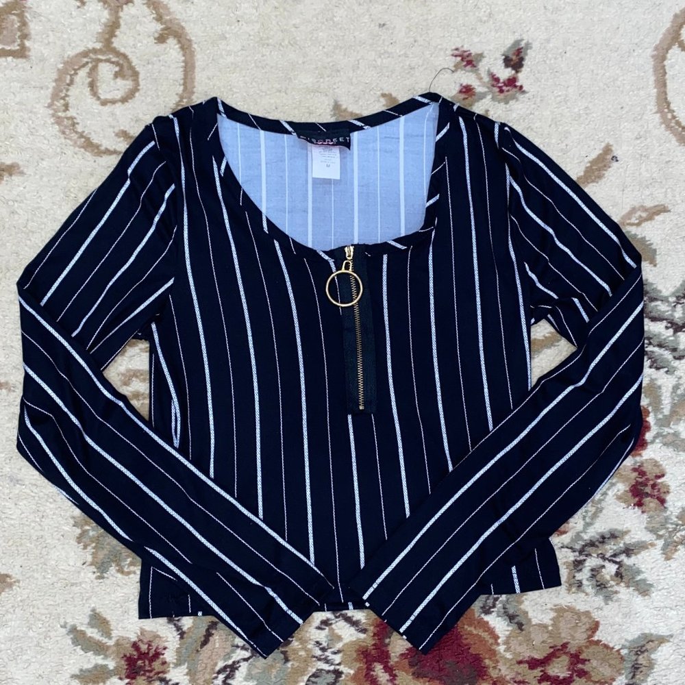 Black and white stripped crop top